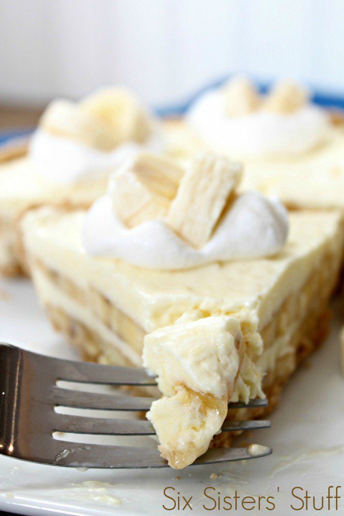 This Banana Cream Cheesecake Recipe is so easy to make and the perfect summer dessert. It comes together in a few minutes and stores nicely in the fridge. It's the perfect dessert to make a few days in advance.
