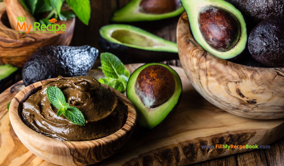 Healthy Chocolate Avocado Mousse recipe. A healthy alternative for a mousse made with coconut milk, cocoa powder, honey as a sweetener.