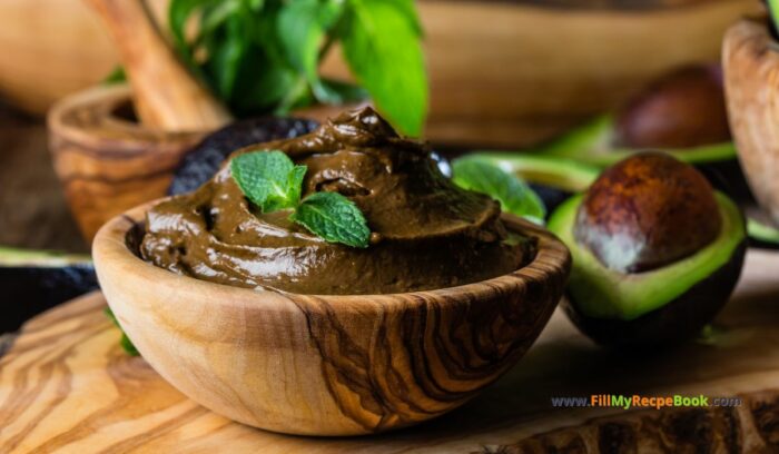 Healthy Chocolate Avocado Mousse recipe. A healthy alternative for a mousse made with coconut milk, cocoa powder, honey as a sweetener.