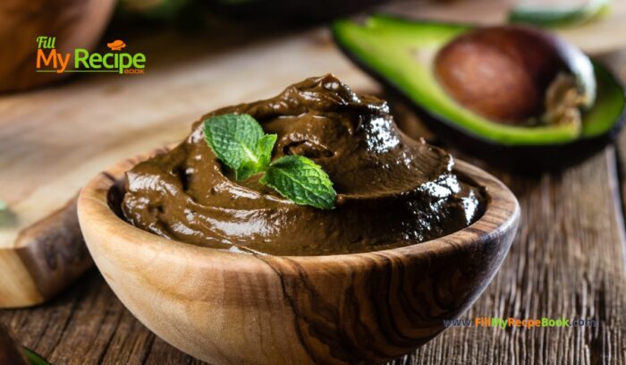 Healthy Chocolate Avocado Mousse recipe. A healthy alternative for a mousse made with coconut milk, cocoa powder, honey as a sweetener.