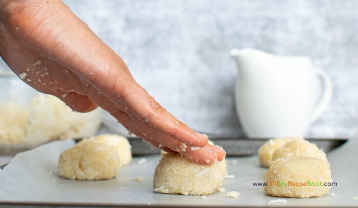 Bake these healthy Chocolate Drizzled Coconut Macaroons Recipe idea. With coconut oil and maple syrup added to the chocolate glaze.