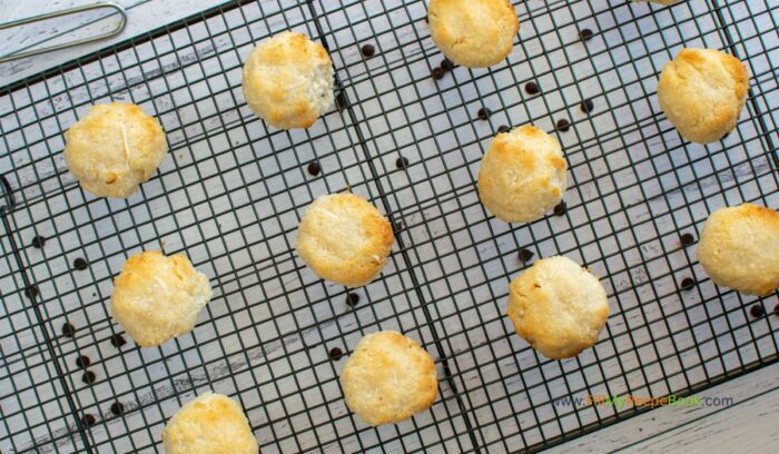 Bake these healthy Chocolate Drizzled Coconut Macaroons Recipe idea. With coconut oil and maple syrup added to the chocolate glaze.