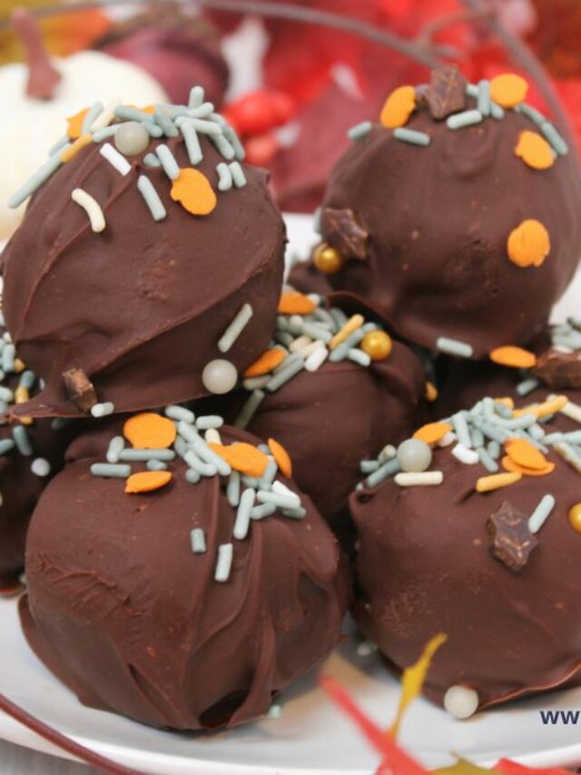 Easy No Bake Oreo Truffle Balls Recipe idea to create with just 3 ingredients. Cream Cheese and chocolate snack for a dessert or appetizer.